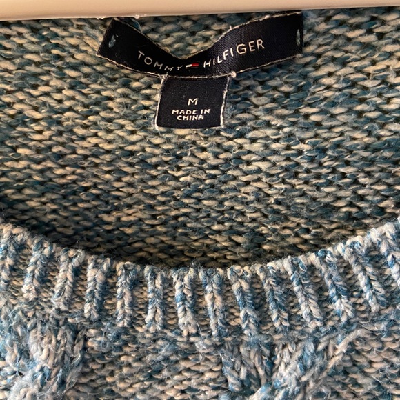 Tommy Hilfiger turquoise crew neck/cable knit sweater - size medium - Picture 3 of 9
